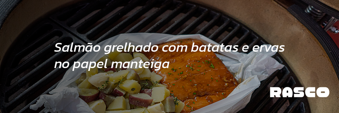 Salmão Grelhado com Batatas e Ervas no Papel Manteiga